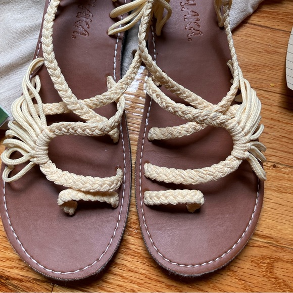 Plaka Palm Leaf Flat Sandals-Size 7-Sweet Ivory-Hand Woven Upper-Vegan NWT - Picture 2 of 3